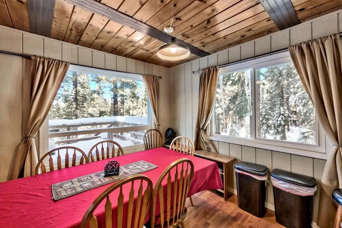Air-Conditioned Tahoe Cabin - Foosball - Forest Views サウス・レイクタホ 0*,  米国